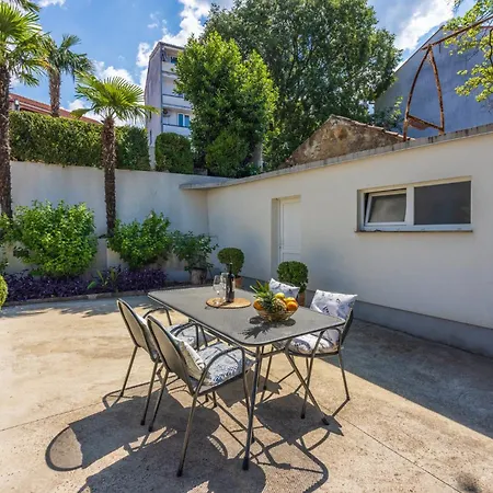 Garden View * 크리크베니카