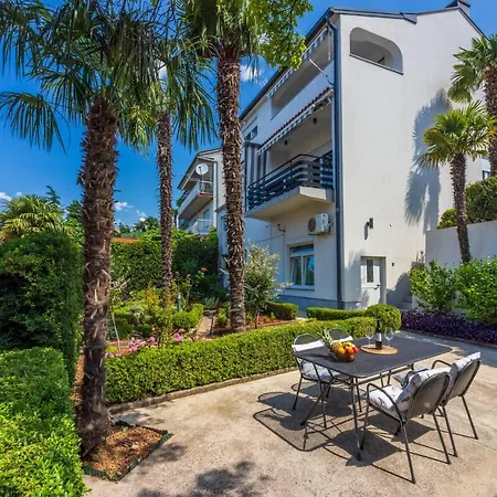 Garden View Apartment *